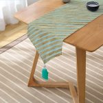 Realhomes Renkli Zemin Üzerinde Gold Detaylı Yatay Çizgili Dijital Baskılı Özel Tasarım Püsküllü Şönil Üçgen Runner Realhomes