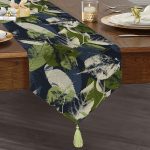 Realhomes Siyah Zemin Üzerinde Yaprak Desenli Dijital Baskılı Özel Tasarım Püsküllü Şönil Üçgen Runner Realhomes