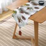 Realhomes Beyaz Zemin Üzerinde Kozalak Desenli Dijital Baskılı Özel Tasarım Püsküllü Şönil Üçgen Runner Realhomes