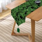 Realhomes Siyah Zemin Üzerinde Yeşil Yaprak Desenli Dijital Baskılı Özel Tasarım Püsküllü Şönil Üçgen Runner Realhomes