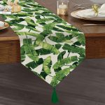 Realhomes Beyaz Zemin Üzerinde Yeşil Yaprak Desenli Dijital Baskılı Özel Tasarım Püsküllü Şönil Üçgen Runner Realhomes