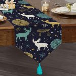 Realhomes Renkli Zemin Üzerinde Geyik Desenli Dijital Baskılı Özel Tasarım Püsküllü Şönil Üçgen Runner Realhomes