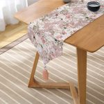 Realhomes Rengarenk Zemin Üzerinde Beyaz Çiçek Desenli Dijital Baskılı Özel Tasarım Püsküllü Şönil Üçgen Runner Realhomes