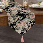 - UcgenRunner-8424-Gorsel1 - Realhomes Realhomes Rengarenk Zemin Üzerinde Çiçek Desenli Dijital Baskılı Özel Tasarım Püsküllü Şönil Üçgen Runner Realhomes