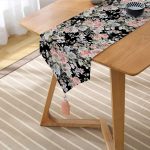 - UcgenRunner-8424-Gorsel2 - Realhomes Realhomes Rengarenk Zemin Üzerinde Çiçek Desenli Dijital Baskılı Özel Tasarım Püsküllü Şönil Üçgen Runner Realhomes