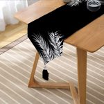 - UcgenRunner-8440-Gorsel2 - Realhomes Realhomes Siyah Zemin Üzerinde Beyaz Yaprak Desenli Dijital Baskılı Özel Tasarım Püsküllü Şönil Üçgen Runner Realhomes