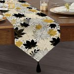 Realhomes Beyaz Zemin Üzerinde Gold Detaylı Sonbahar Yaprak Desenli Dijital Baskılı Özel Tasarım Püsküllü Şönil Üçgen Runner Realhomes