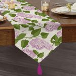 Realhomes Beyaz Zemin Üzerinde Yeşil Yapraklı Çiçek Desenli Dijital Baskılı Özel Tasarım Püsküllü Şönil Üçgen Runner Realhomes