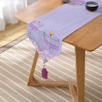 - UcgenRunner-8497-Gorsel2 - Realhomes Realhomes Rengarenk Zemin Üzerinde Mum Desenli Çiçek Motifli Dijital Baskılı Özel Tasarım Püsküllü Şönil Üçgen Runner Realhomes