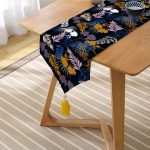 - UcgenRunner-8501-Gorsel2 - Realhomes Realhomes Siyah Zemin Üzerinde Renkli Yaprak Desenli Dijital Baskılı Özel Tasarım Püsküllü Şönil Üçgen Runner Realhomes