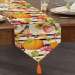 - UcgenRunner-8526-Gorsel1 - Realhomes Realhomes Beyaz Zemin Üzerinde Siyah Çizgili Bal Kabağı Desenli Dijital Baskılı Özel Tasarım Püsküllü Şönil Üçgen Runner Realhomes