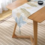 - UcgenRunner-8528-Gorsel2 - Realhomes  Realhomes Beyaz Zemin Üzerinde Mermer Desenli  Dijital Baskılı Özel Tasarım Püsküllü Şönil Üçgen Runner Realhomes