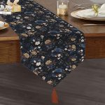 Realhomes Siyah Zemin Üzerinde Rengarenk Çiçek Desenli Dijital Baskılı Özel Tasarım Püsküllü Şönil Üçgen Runner Realhomes