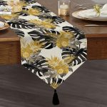 Realhomes Beyaz Zemin Üzerinde Gold Detaylı Siyah Yaprak Desenli Dijital Baskılı Özel Tasarım Püsküllü Şönil Üçgen Runner Realhomes