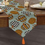 Realhomes Pastel Zemin Üzerinde Ekoseli Balkabağı Dijital Baskılı Özel Tasarım Püsküllü Şönil Üçgen Runner Realhomes