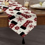 - UcgenRunner-8647-Gorsel1 - Realhomes Realhomes Beyaz Zemin Üzerinde Ekoseli Kartanesi Desenli Dijital Baskılı Özel Tasarım Püsküllü Şönil Üçgen Runner Realhomes