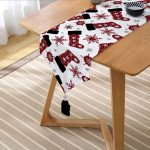 - UcgenRunner-8647-Gorsel2 - Realhomes Realhomes Beyaz Zemin Üzerinde Ekoseli Kartanesi Desenli Dijital Baskılı Özel Tasarım Püsküllü Şönil Üçgen Runner Realhomes