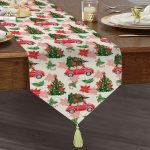 Realhomes Beyaz Zemin Üzerinde Yılbaşı Desenli Kırmızı Tostos Dijital Baskılı Özel Tasarım Püsküllü Şönil Üçgen Runner Realhomes