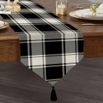 Realhomes Beyaz Zemin Üzerinde Siyah Ekose Desenli Dijital Baskılı Özel Tasarım Püsküllü Şönil Üçgen Runner Realhomes