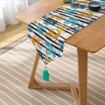 Realhomes Beyaz Zemin Üzerinde Siyah Çizgili Renkli Yaprak Desenli Dijital Baskılı Özel Tasarım Püsküllü Şönil Üçgen Runner Realhomes