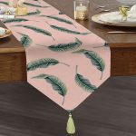 Realhomes Pastel Zemin Üzerinde Yeşil Yaprak Desenli Dijital Baskılı Özel Tasarım Püsküllü Şönil Üçgen Runner Realhomes