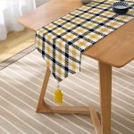 Realhomes Beyaz Zemin Üzerinde Siyah Sarı Ekose Desenli Dijital Baskılı Özel Tasarım Püsküllü Şönil Üçgen Runner Realhomes