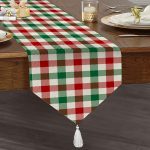 Realhomes Beyaz Zemin Üzerinde Bordo Ve Yeşil Ekose Desenli Dijital Baskılı Özel Tasarım Püsküllü Şönil Üçgen Runner Realhomes