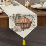 Realhomes Beyaz Zemin Üzerinde Renkli Balkabağı Desenli Dijital Baskılı Özel Tasarım Püsküllü Şönil Üçgen Runner Realhomes