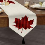 Realhomes Beyaz Zemin Üzerinde Ekose Desenli Yaprak Dijital Baskılı Özel Tasarım Püsküllü Şönil Üçgen Runner Realhomes