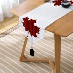 Realhomes Beyaz Zemin Üzerinde Ekose Desenli Yaprak Dijital Baskılı Özel Tasarım Püsküllü Şönil Üçgen Runner Realhomes