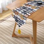 Realhomes Beyaz Zemin Üzerinde Renkli Yaprak Desenli Dijital Baskılı Özel Tasarım Püsküllü Şönil Üçgen Runner Realhomes