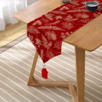 Bordo Zemin Yaprak Tasarımlı Dijital Baskılı Dekoratif Püsküllü Şönil Üçgen Runner Realhomes