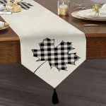 Realhomes Beyaz Zemin Üzerinde Siyah Gri Ekose Desenli Dijital Baskılı Özel Tasarım Püsküllü Şönil Üçgen Runner Realhomes