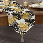 Realhomes Beyaz Zemin Üzerinde Gold Detaylı Yaprak Desenli Dijital Baskılı Özel Tasarım Püsküllü Şönil Üçgen Runner Realhomes