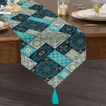 Realhomes Renkli Zemin Üzerinde Geometrik Desenli Dijital Baskılı Özel Tasarım Püsküllü Şönil Üçgen Runner Realhomes