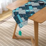 Realhomes Renkli Zemin Üzerinde Geometrik Desenli Dijital Baskılı Özel Tasarım Püsküllü Şönil Üçgen Runner Realhomes