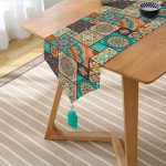 - UcgenRunner-8757-Gorsel2 - Realhomes Realhomes Renkli Zemin Üzerinde Geometrik Desenli Dijital Baskılı Özel Tasarım Püsküllü Şönil Üçgen Runner Realhomes