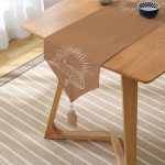 Realhomes Pastel Zemin Üzerinde Onedraw Çizimli Güneş Desenli Dijital Baskılı Özel Tasarım Püsküllü Şönil Üçgen Runner Realhomes