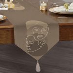 Realhomes Renkli Zemin Üzerinde Onedraw Çizimli Bayan Silüeti Dijital Baskılı Özel Tasarım Püsküllü Şönil Üçgen Runner Realhomes