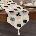 - UcgenRunner-8845-Gorsel1 - Realhomes Realhomes Beyaz Zemin Üzerinde Siyah Puantiyeli Kaktüs Desenli Dijital Baskılı Özel Tasarım Püsküllü Şönil Üçgen Runner Realhomes