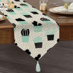 Realhomes Beyaz Zemin Üzerinde Siyah Puantiyeli Kaktüs Desenli Dijital Baskılı Özel Tasarım Püsküllü Şönil Üçgen Runner Realhomes