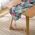 Realhomes Renkli Zemin Üzerinde Kaktüs Desenli Dijital Baskılı Özel Tasarım Püsküllü Şönil Üçgen Runner Realhomes