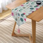 Realhomes Renkli Zemin Üzerinde Kaktüs Desenli Dijital Baskılı Özel Tasarım Püsküllü Şönil Üçgen Runner Realhomes