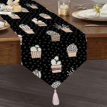 Realhomes Siyah Zemin Üzerinde Kaktüs Desenli Dijital Baskılı Özel Tasarım Püsküllü Şönil Üçgen Runner Realhomes