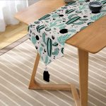 Realhomes Renkli Zemin Üzerinde Kaktüs Desenli Dijital Baskılı Özel Tasarım Püsküllü Şönil Üçgen Runner Realhomes