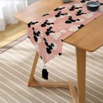 Realhomes Renkli Zemin Üzerinde Yaprak Desenli Dijital Baskılı Özel Tasarım Püsküllü Şönil Üçgen Runner Realhomes