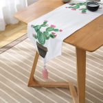 - UcgenRunner-8863-Gorsel2 - Realhomes  Realhomes Beyaz Zemin Üzerinde Kaktüs Desenli Dijital Baskılı Özel Tasarım Püsküllü Şönil Üçgen Runner Realhomes