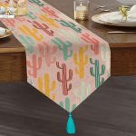 Realhomes Renkli Zemin Üzerinde Sevimli Kaktüs Desenli Dijital Baskılı Özel Tasarım Püsküllü Şönil Üçgen Runner Realhomes