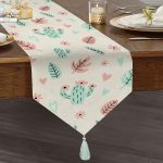 Realhomes Beyaz Zemin Üzerinde Renkli Yaprak Desenli Dijital Baskılı Özel Tasarım Püsküllü Şönil Üçgen Runner Realhomes