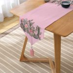 - UcgenRunner-8872-Gorsel2 - Realhomes  Realhomes Renkli Zemin Üzerinde Kaktüs Desenli Dijital Baskılı Özel Tasarım Püsküllü Şönil Üçgen Runner Realhomes